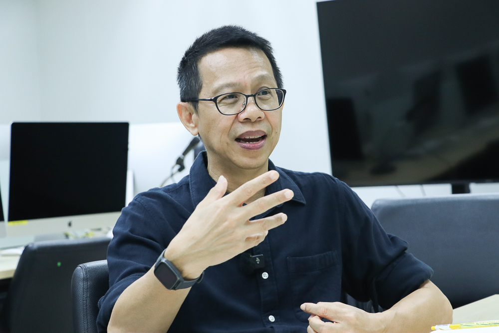 ปม ATK “หมอสุภัทร” ถามหา บทบาทสื่อไทย ท่ามกลางความขัดแย้ง : รุจน์ โกมลบุตร